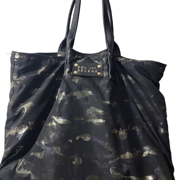 Sol and Selene reversible large woman's spacious tote. With plenty of pockets - Picture 5 of 8